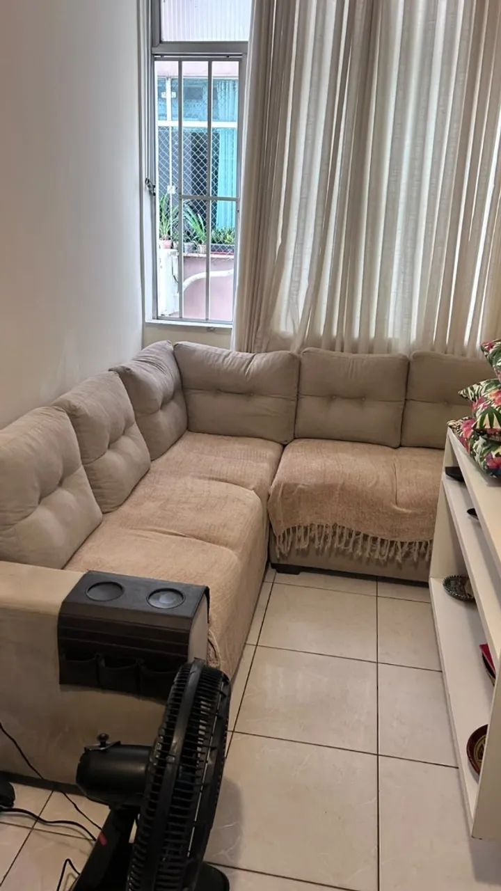Sofá de Canto em L - Bege - Com Puff e Porta-Copos - Foto 4