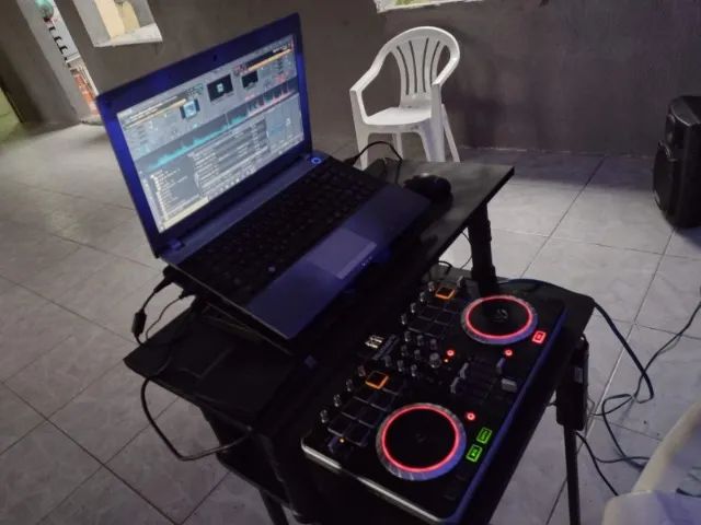 Controladora Numark Mixtrack Pro 2 - Foto 5