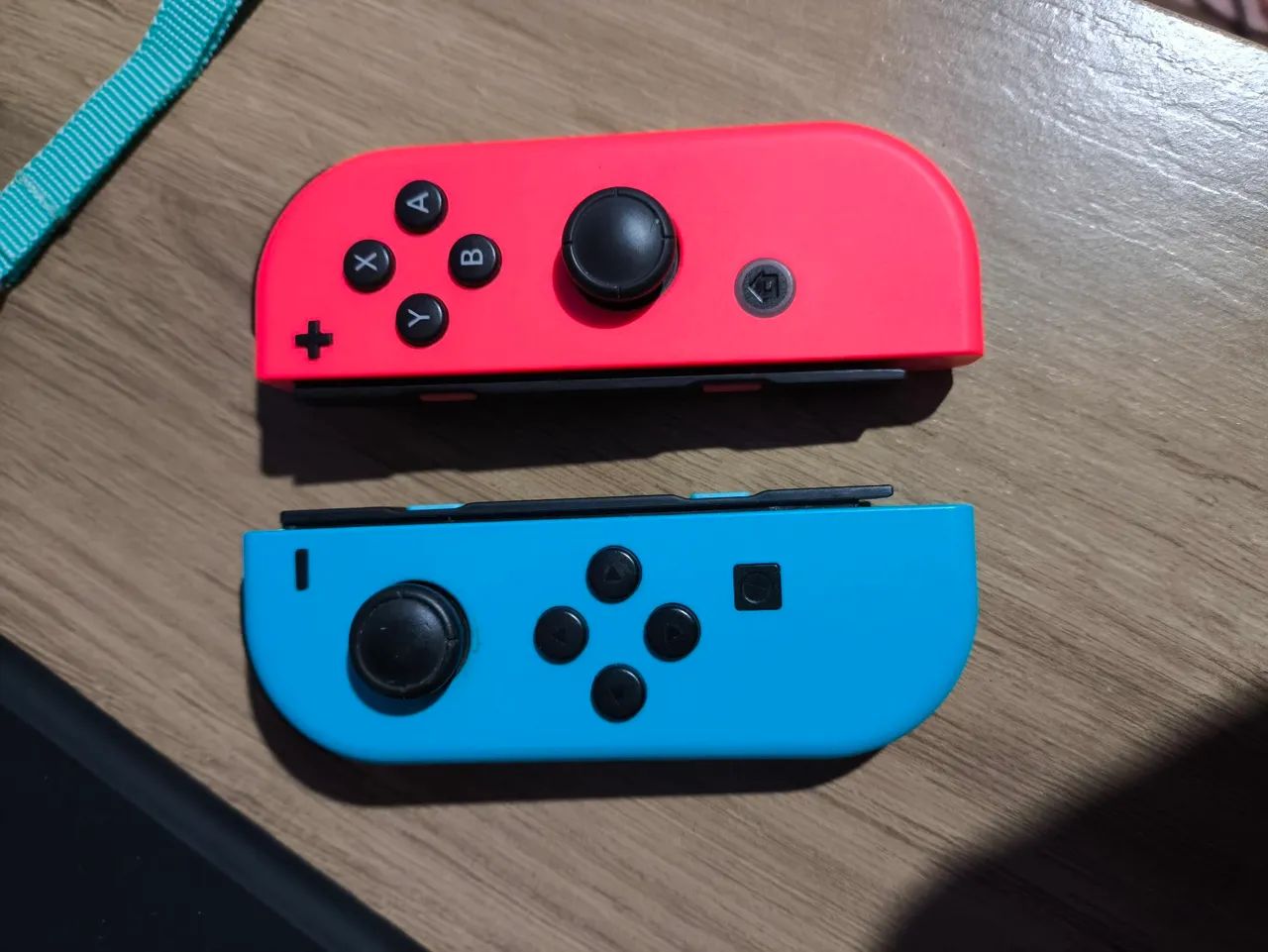 Par de Joy-Con Nintendo Switch Original (Neon Red / Neon Blue