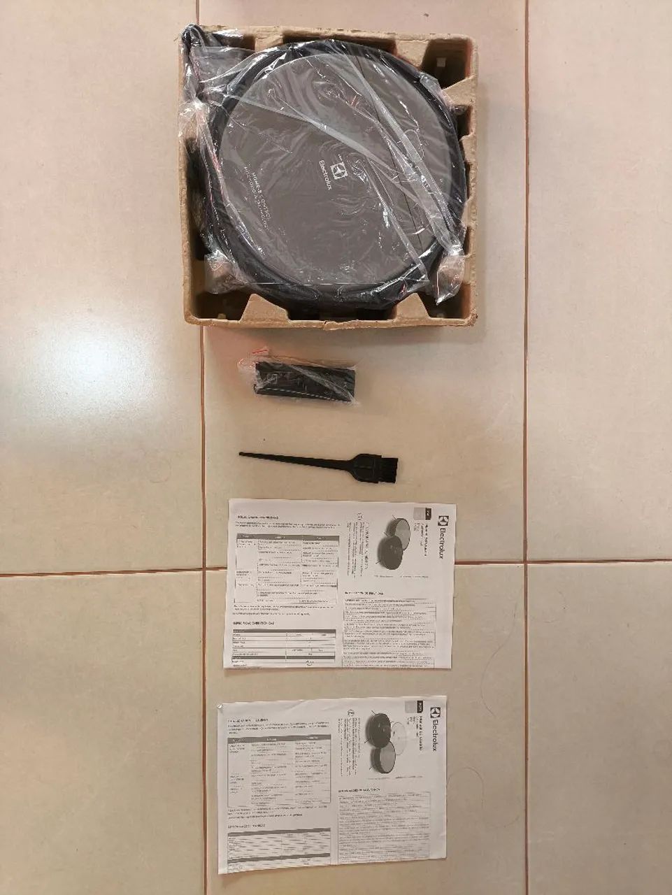 Oportunidade: Usado uma vez. Robô Aspirador Electrolux ERB20 -  Vídeo na descrição  - Foto 3