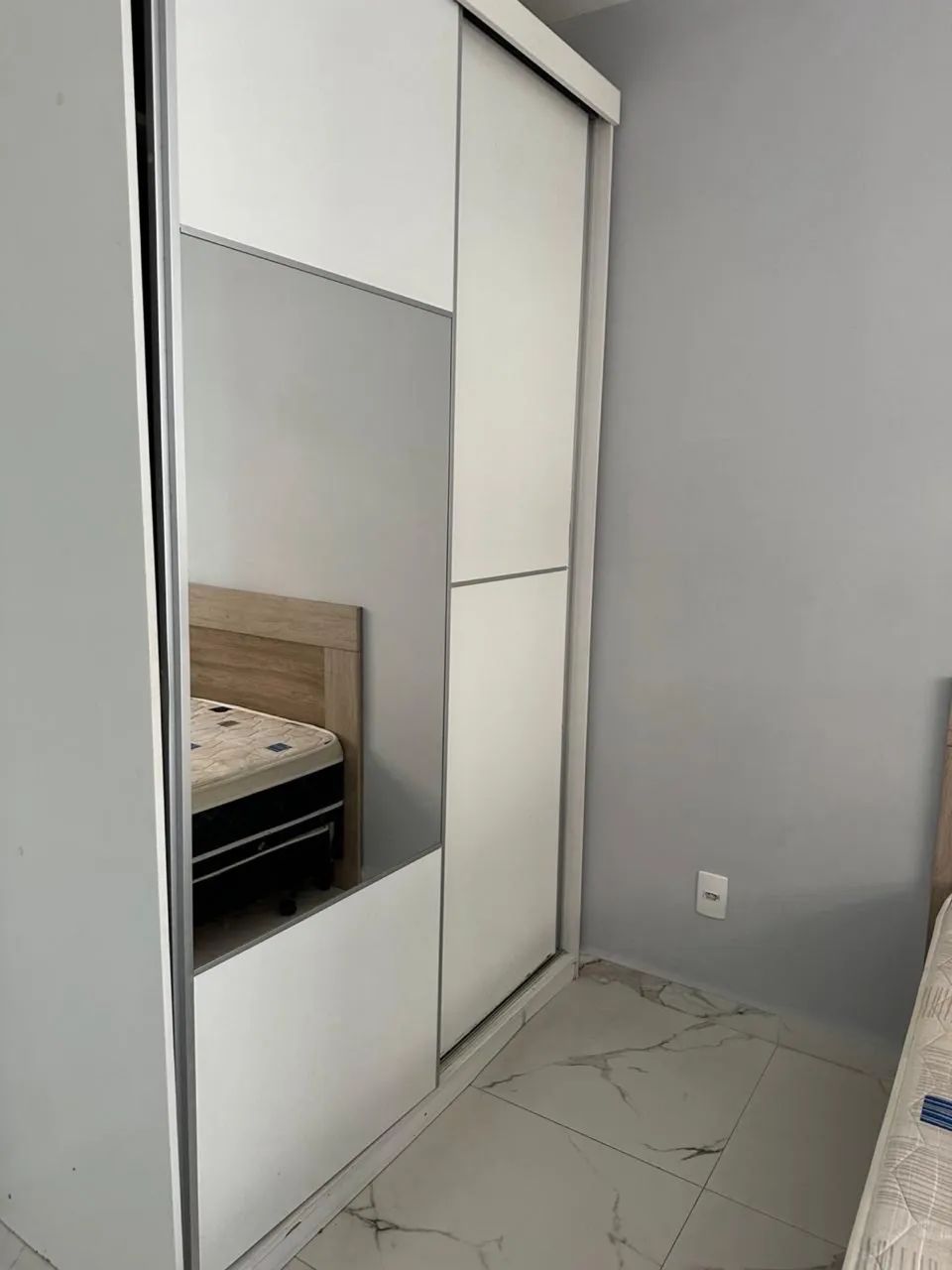 guarda-roupas de correr com espelho 