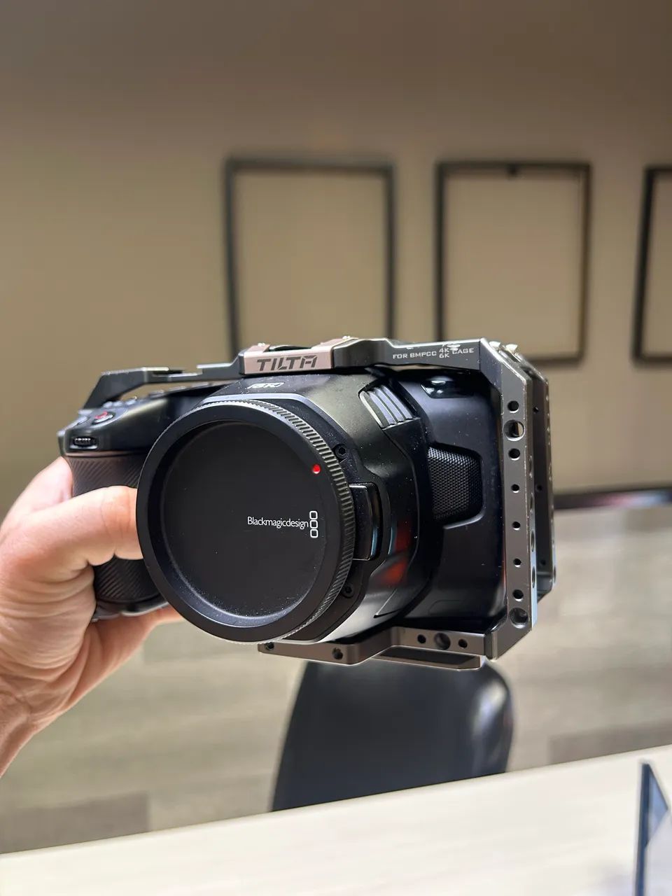 Blackmagic 6k com cage tilta