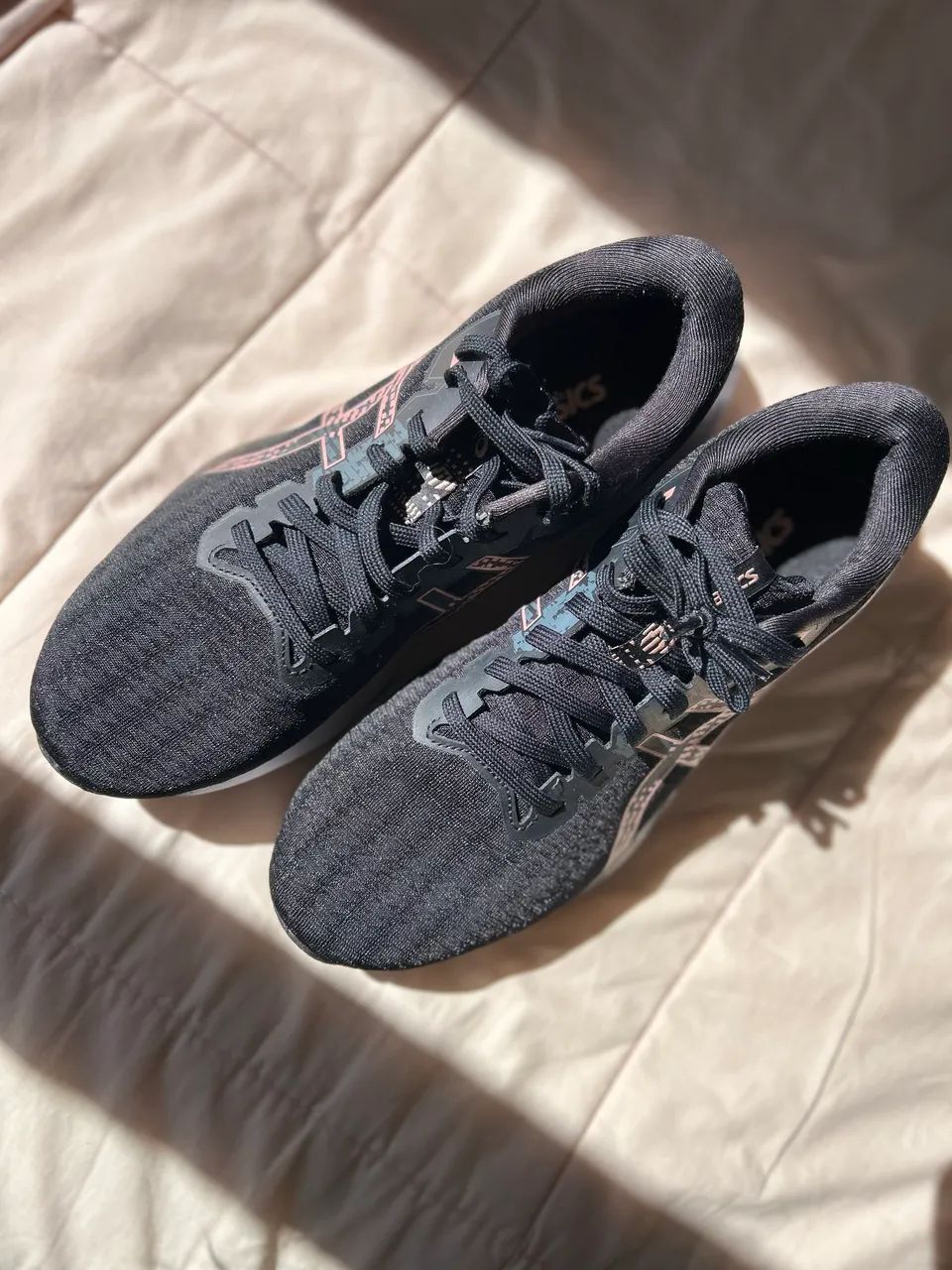 Tênis Asics feminino preto e rosa - Foto 3