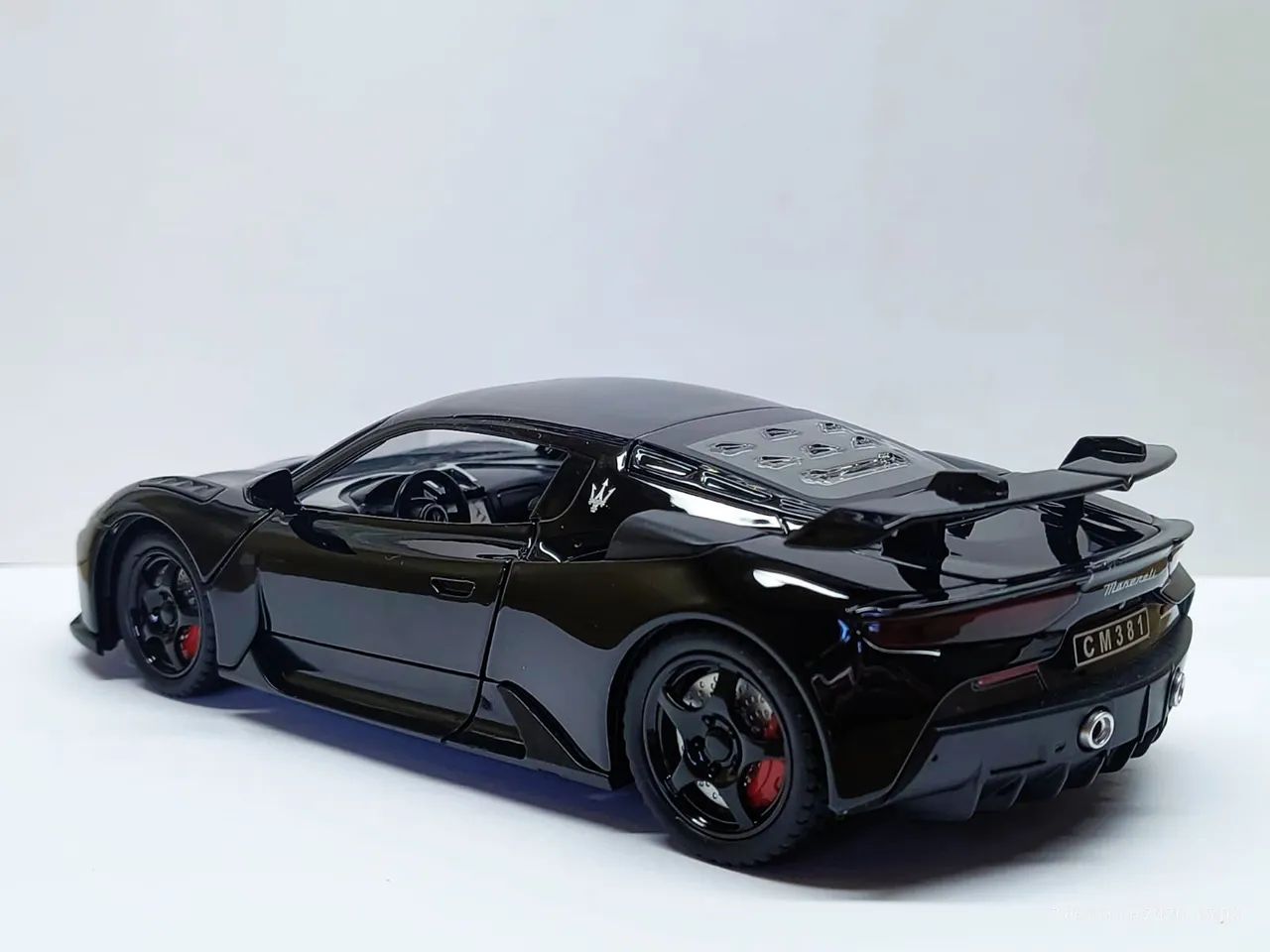 Maserati GT2 - Escala: 1:24 Carro de ferro - Foto 3