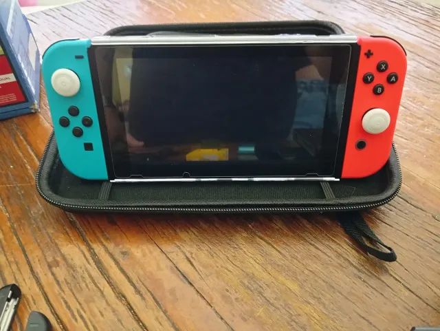 Nintendo Switch V2 32 GB completo com acessorios e jogos. - Foto 2