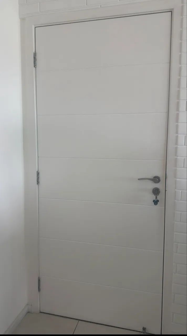 Vendo porta com fechadura, 2,10 x 0,90 - Foto 2