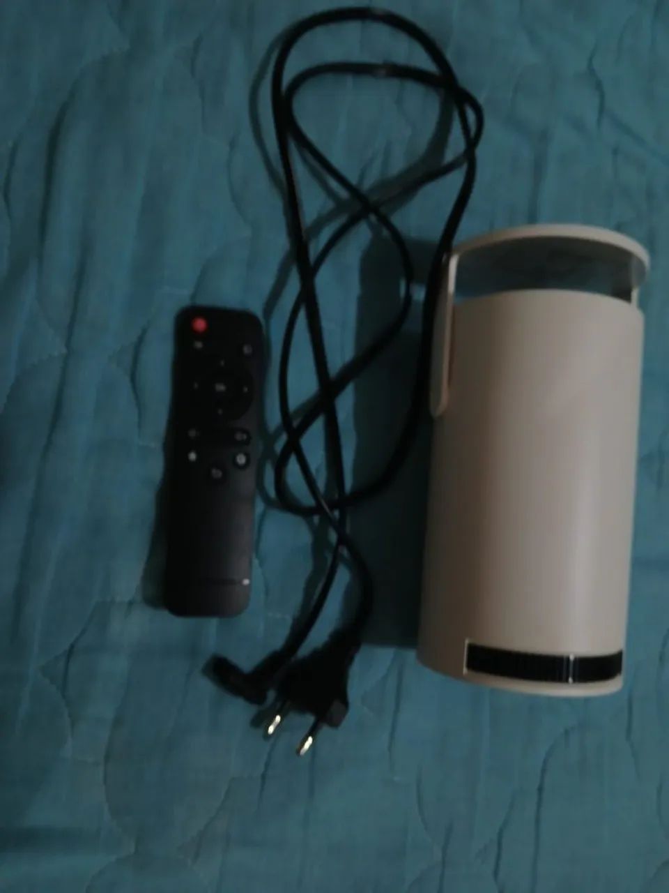 Retro projetor novo. Ultra HD 