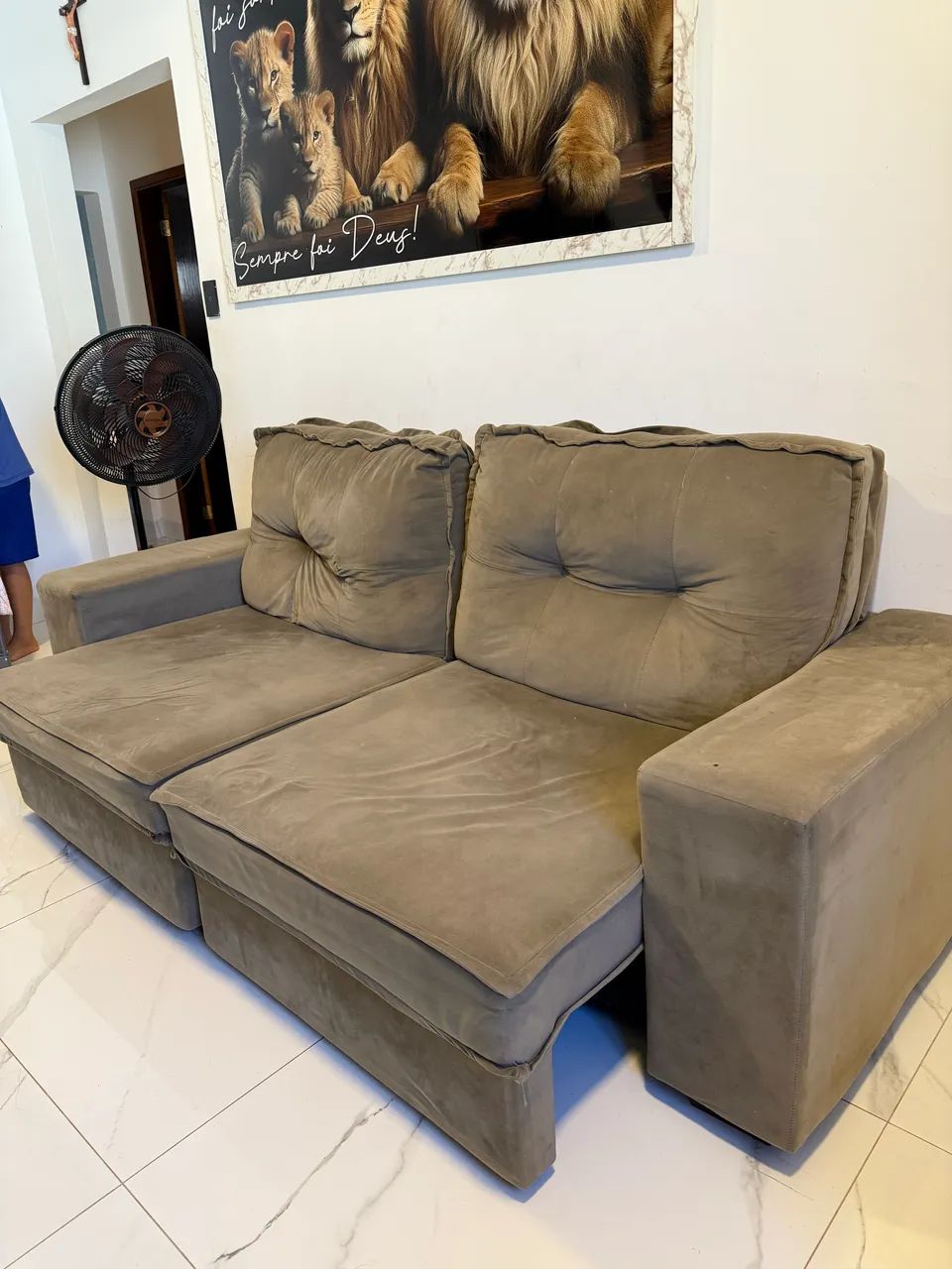 Sofá Retrátil 2 Lugares Seminovo - Muito Conservado e Super Confortável - Foto 3