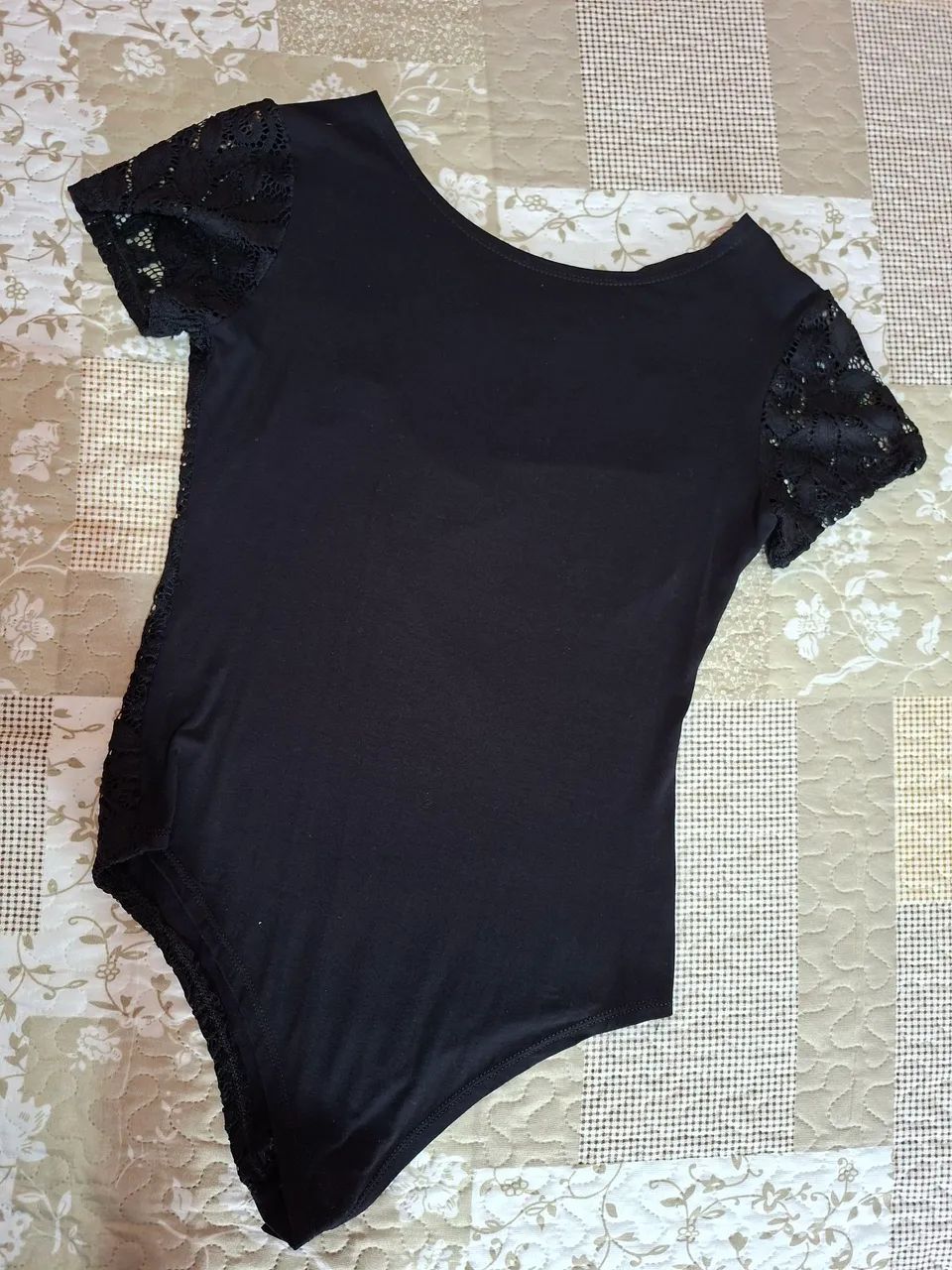 Body de Renda Preto com Pedrarias e Bordado  - Foto 2