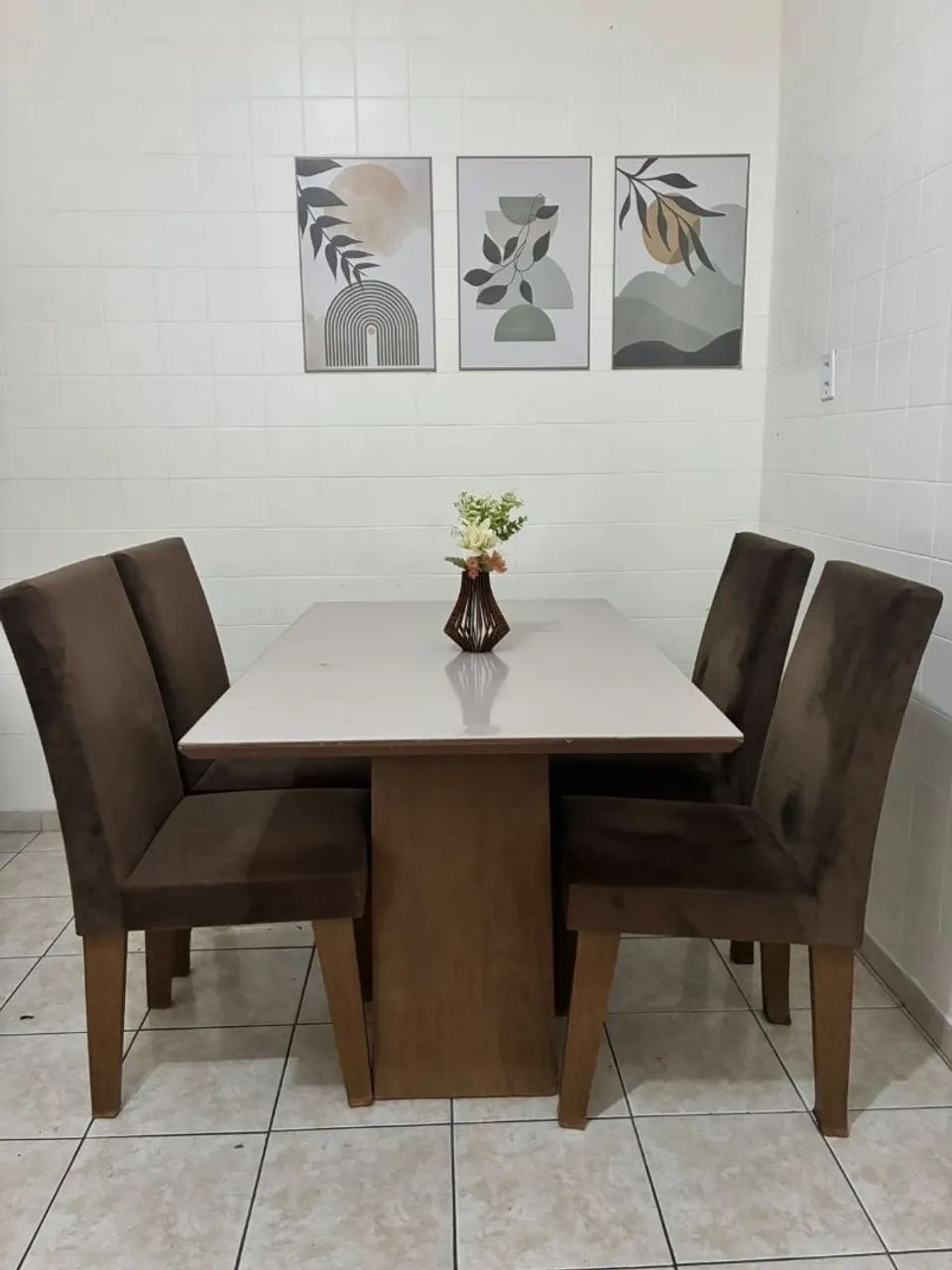 Conjunto de mesa com cadeiras (usado)