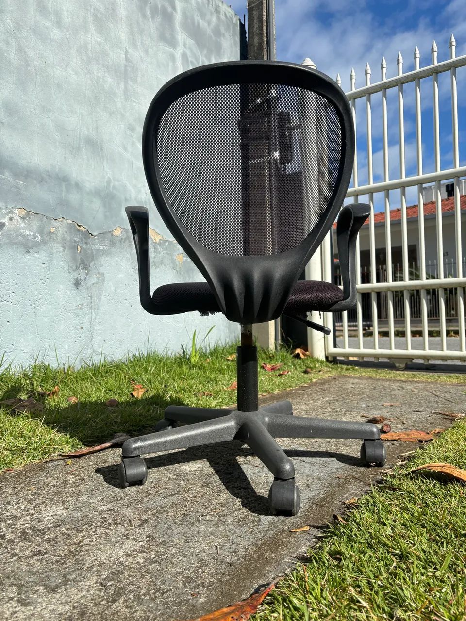 Cadeira escritório preta básica  - Foto 2