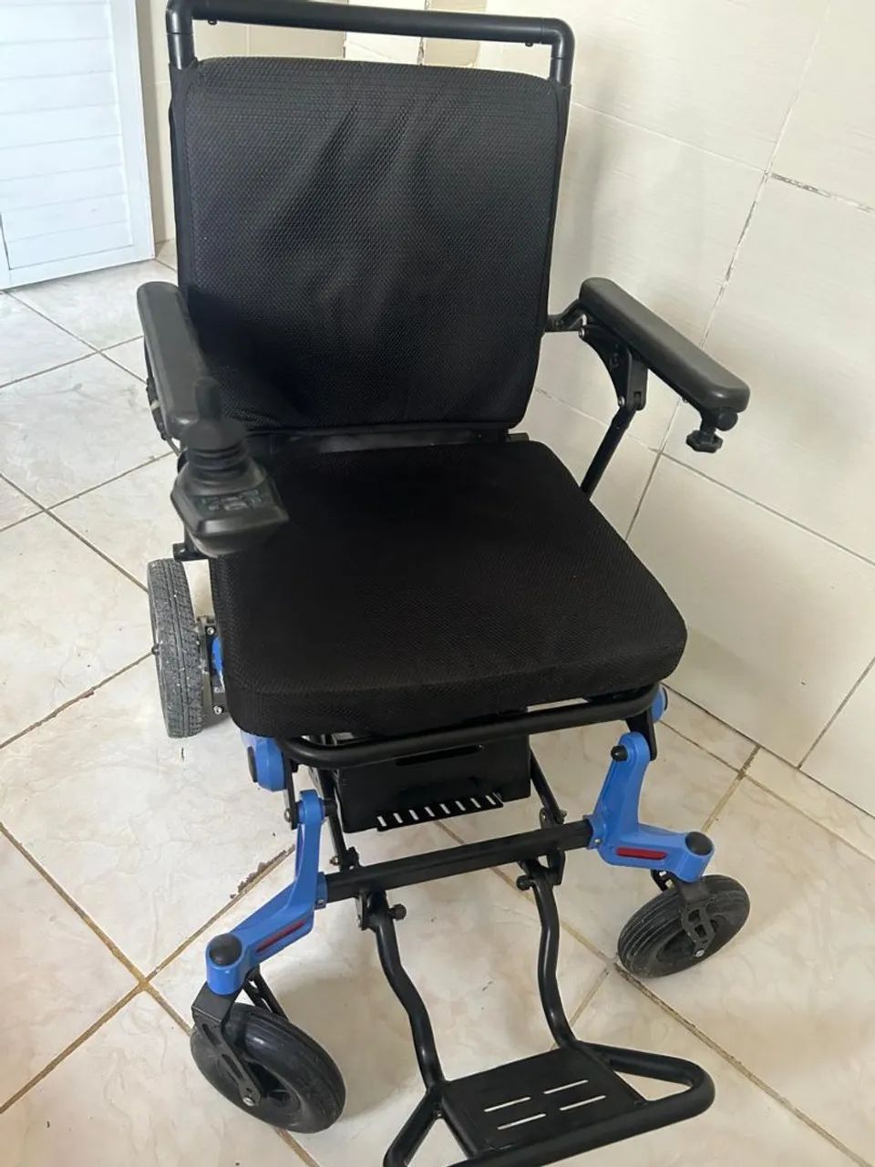 Cadeira de roda eletrônica  - Foto 5