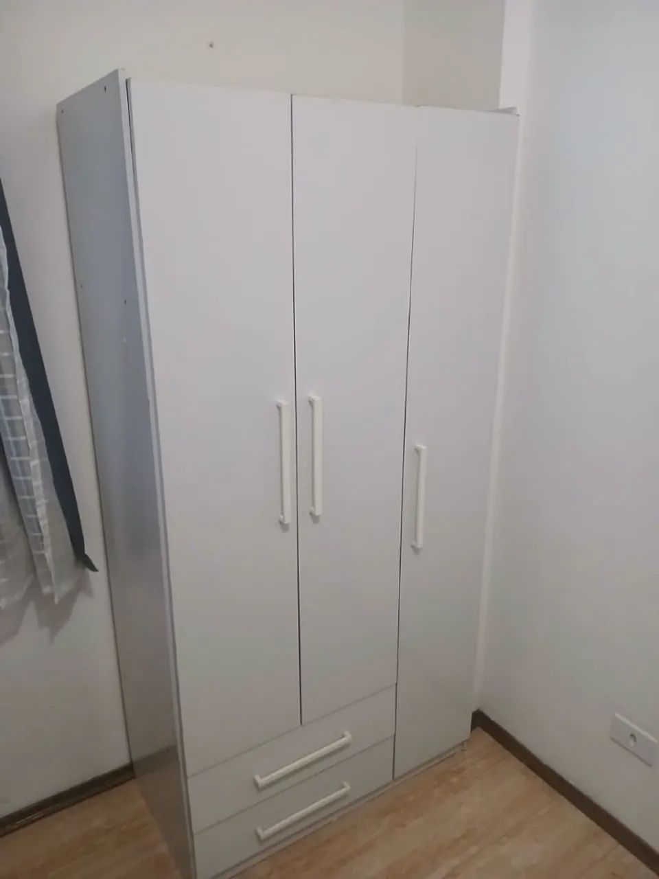 Guarda roupa de solteiro