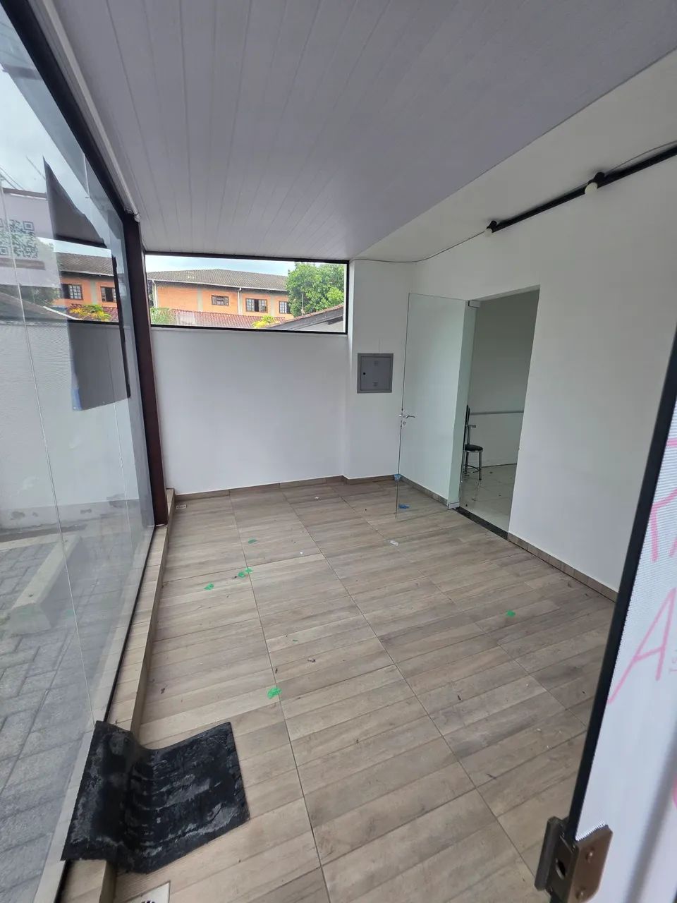 Alugo sala comercial de 35m² na Rua agua branca - Foto 2
