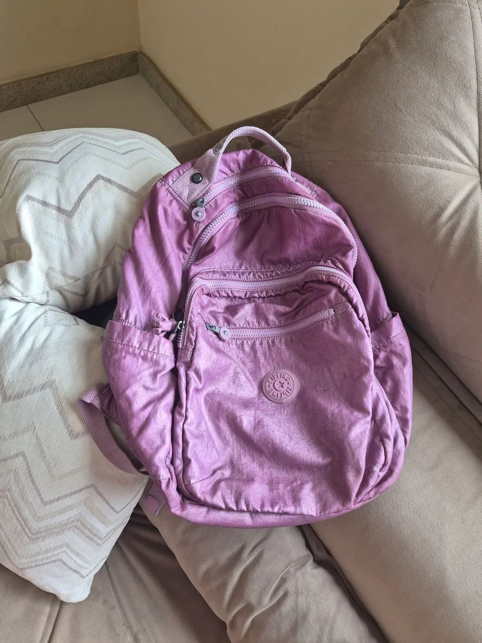 Mochila Kipling metálica