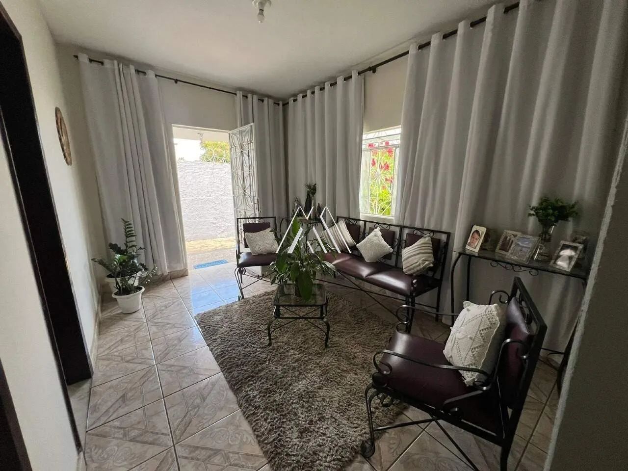 Vendo casa em Itaúna em excelente localização! - Foto 2