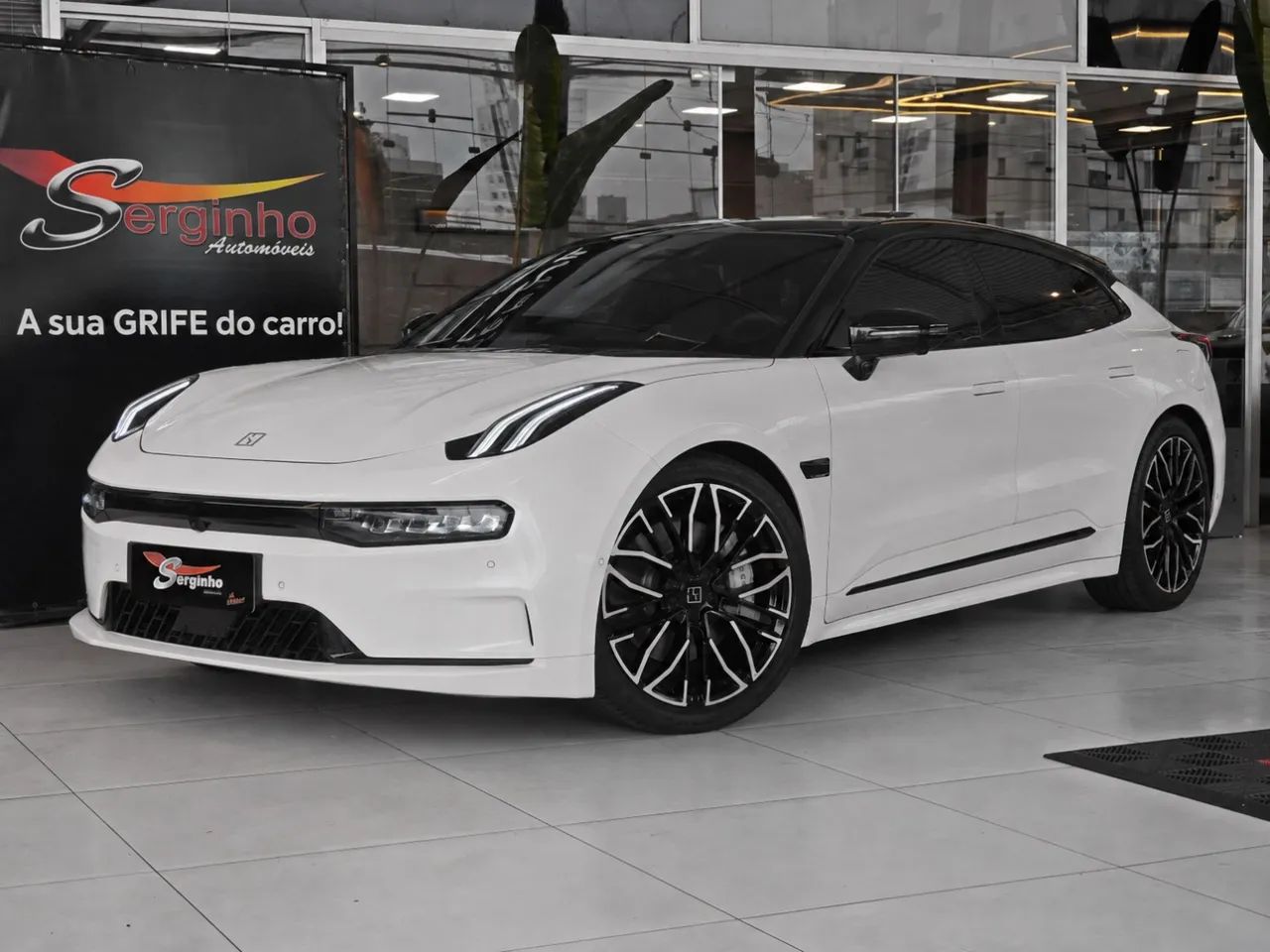 Zeekr 001 001 Flagship AWD (Elétrico) 2025