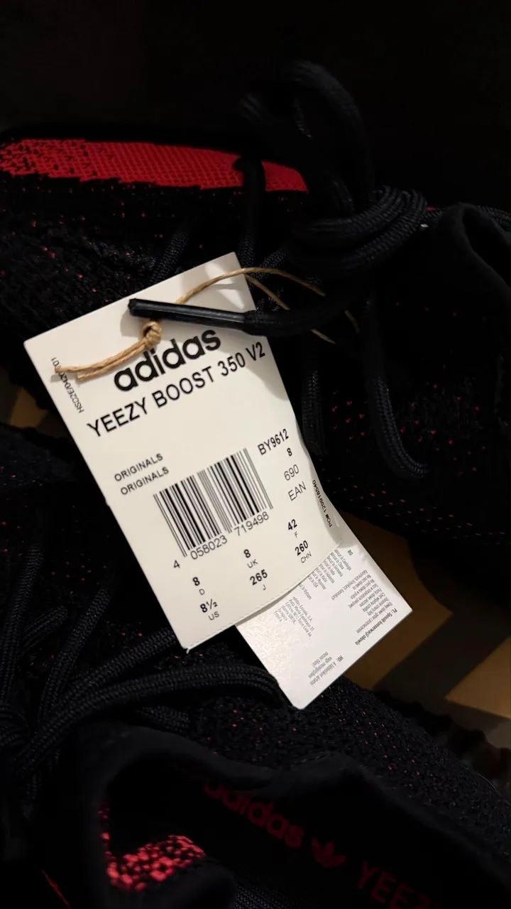 Yeezy Boost 350 v2 Core Black Red  - Foto 2