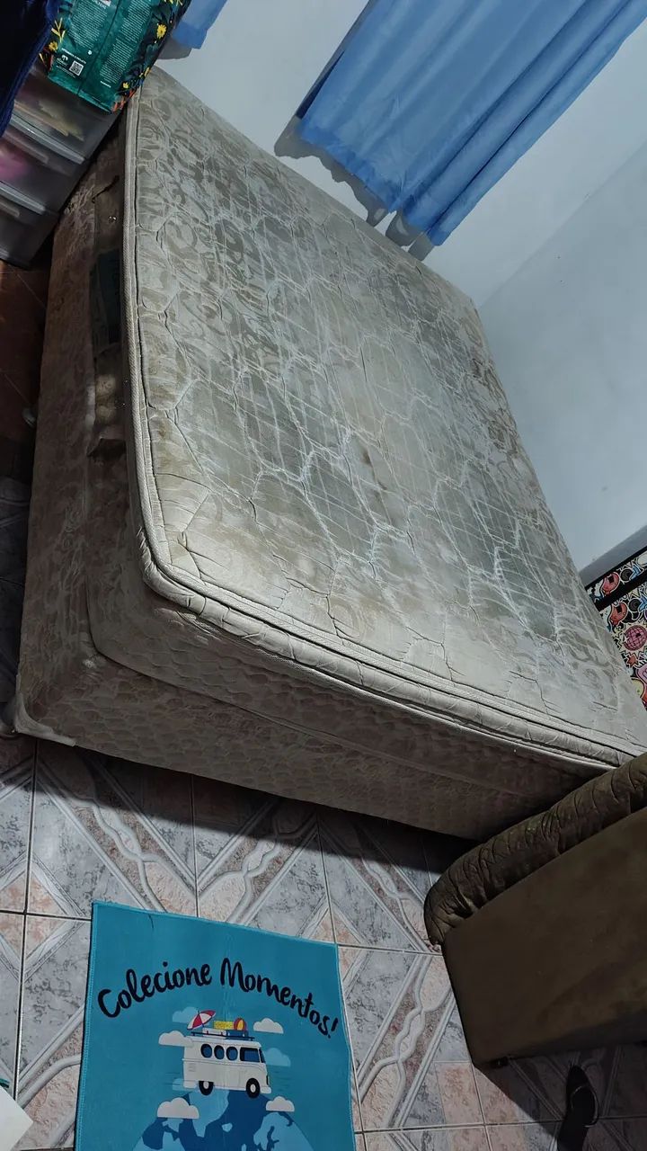 Vendo cama box usada casal ,molas ensacadas com base. 