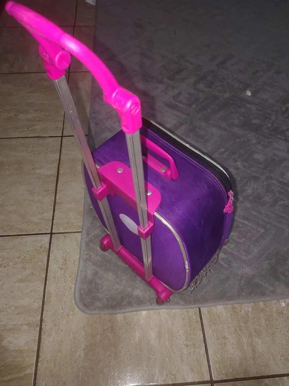  Vendo linda mala da Barbie  - Foto 2