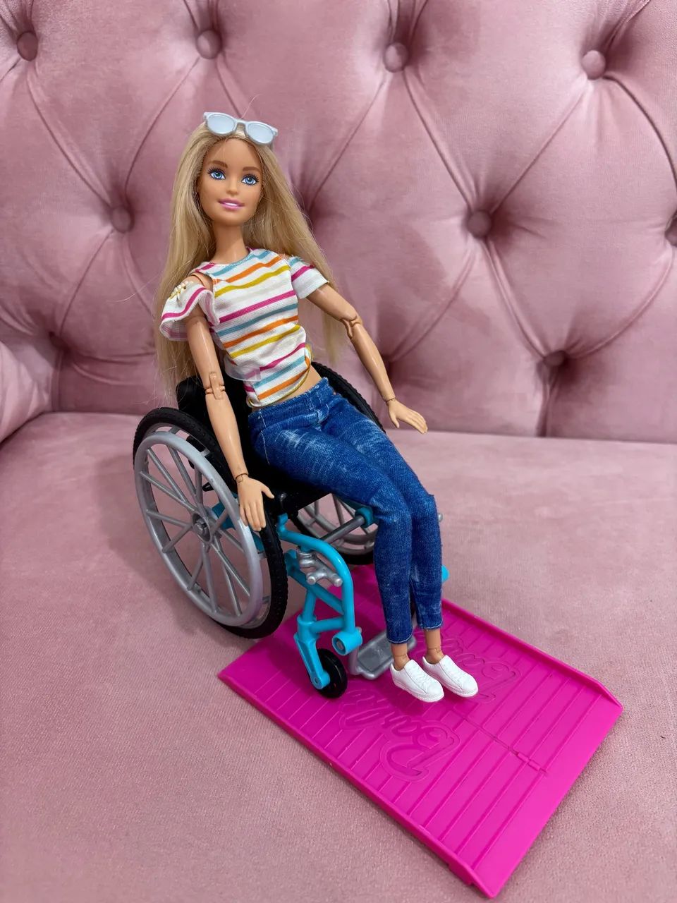 Barbie cadeirante (toda articulada) 