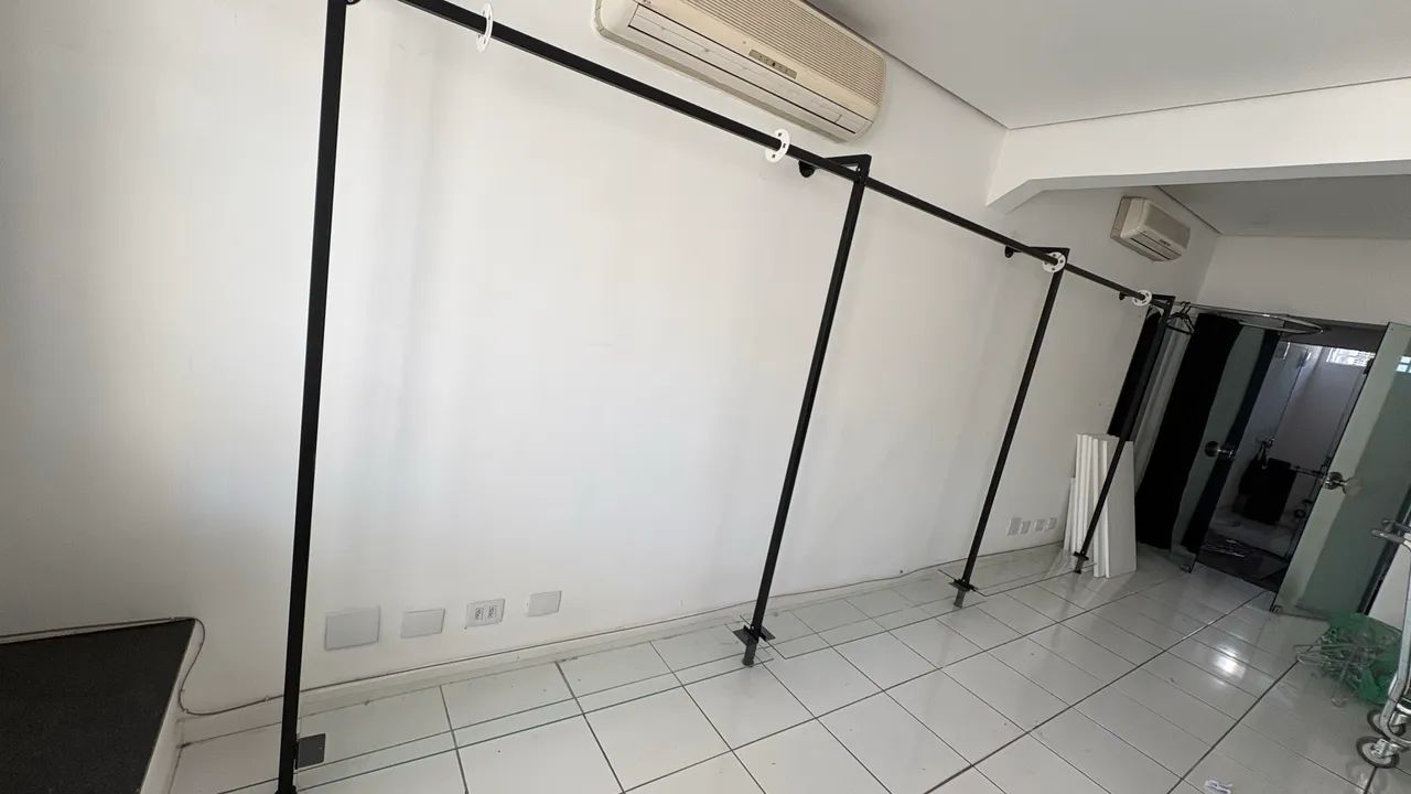 Conjunto de araras de ferro com 6 barras