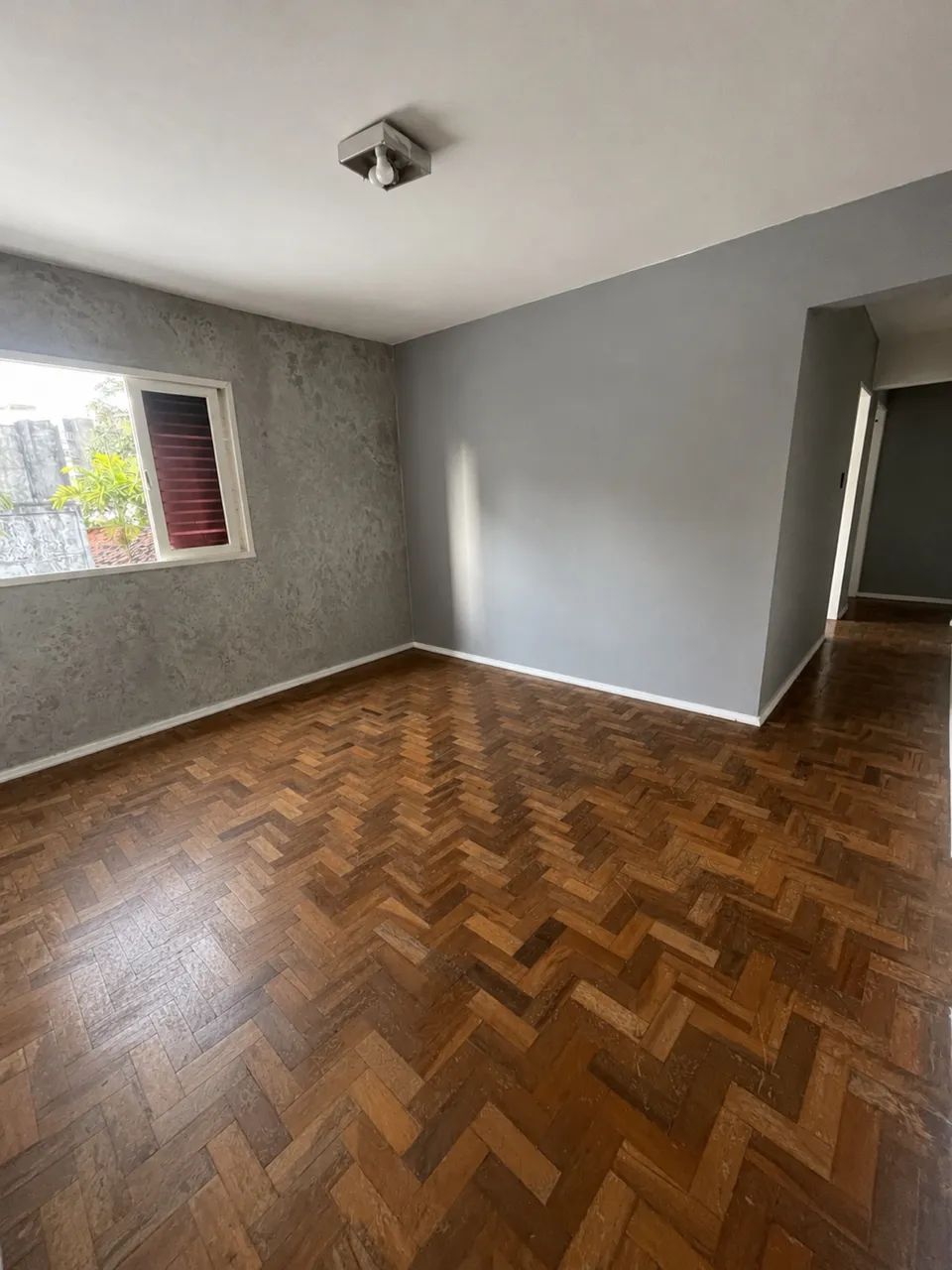 Alugo apartamento na Madalena (área central)