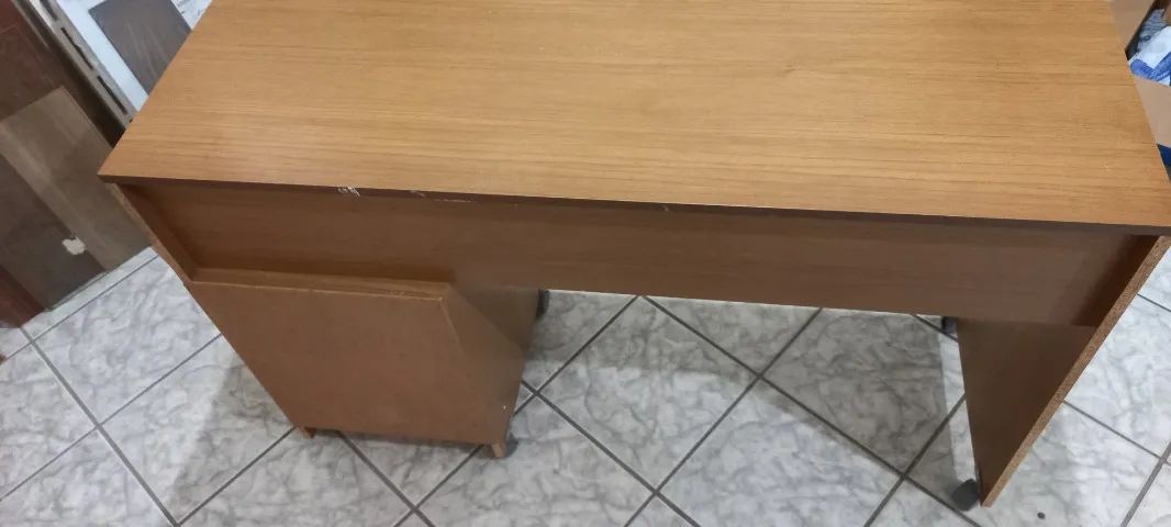Mesa de escritorio com uma gaveta - Foto 5