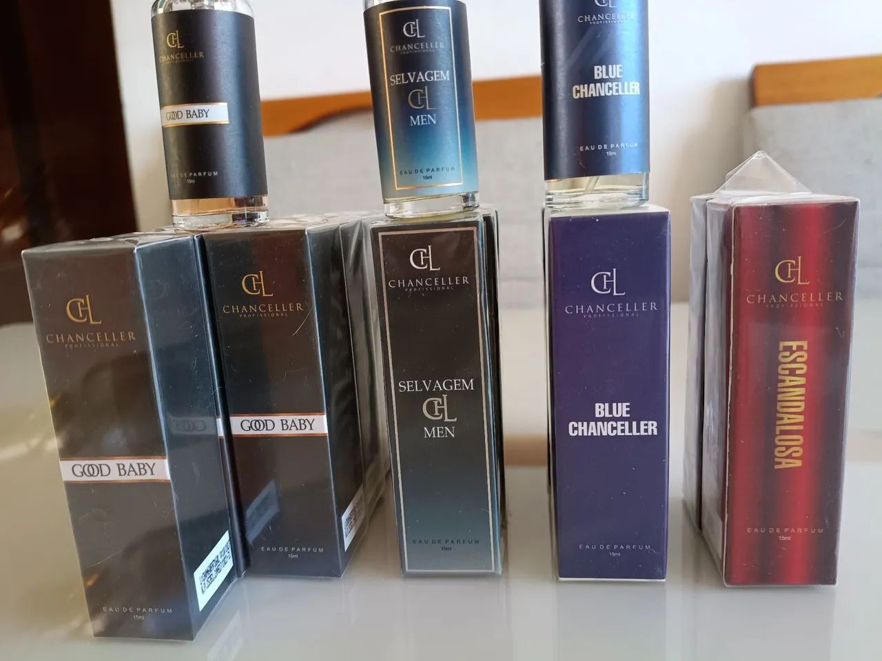 22 Perfumes femininos e masculinos 