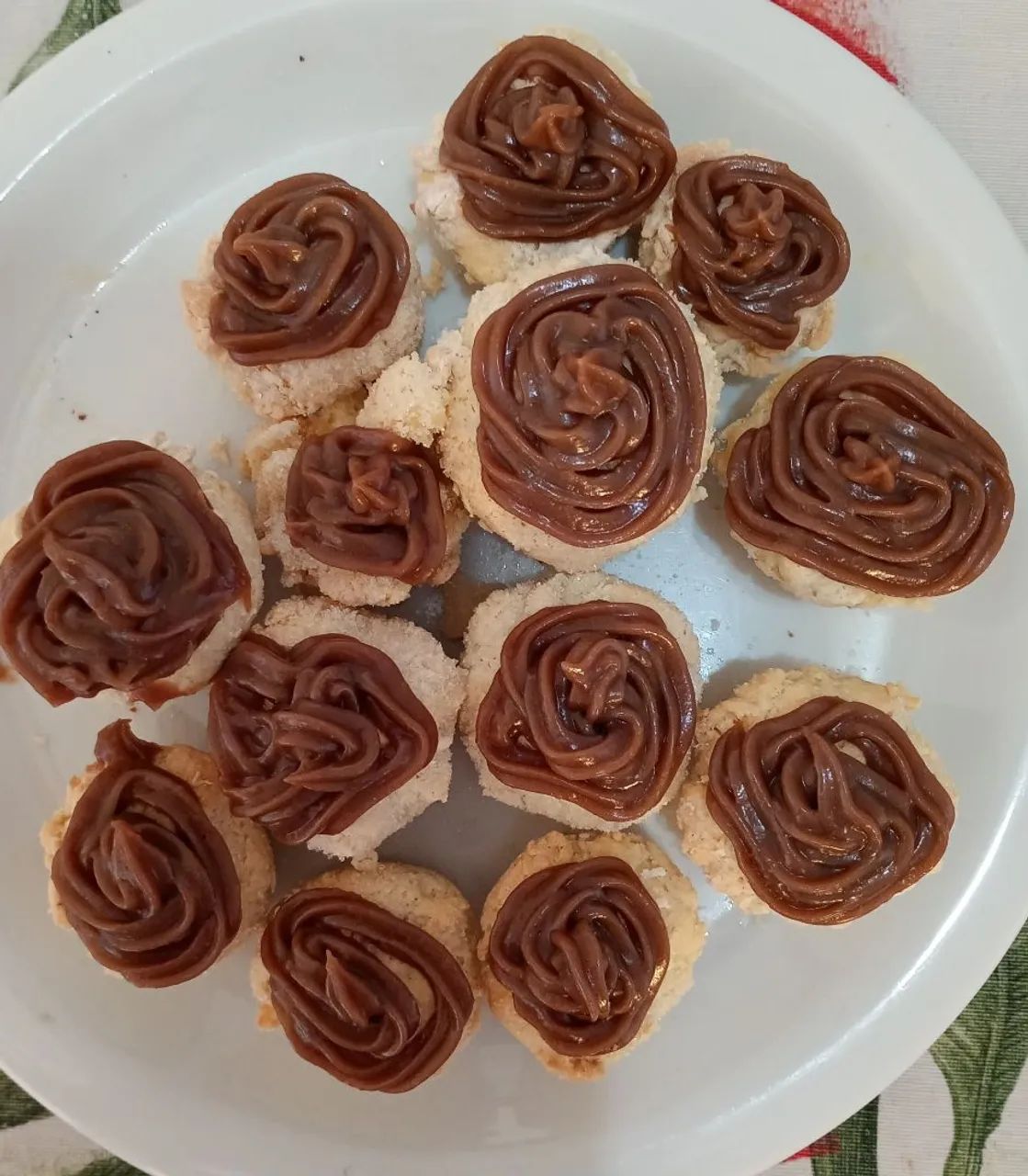 Mini Cupcakes Artesanais com Cobertura de Doce de Leite
