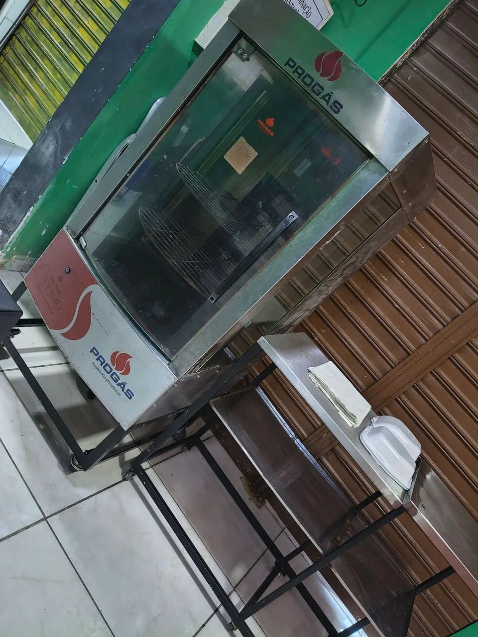 Churrasqueira MULTIUSO com mesa de aço
