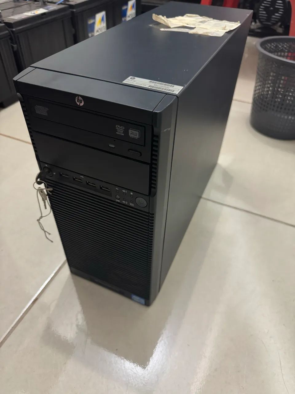 Servidor HP ProLiant ML110 G7 em bom estado e funcionando perfeitamente.