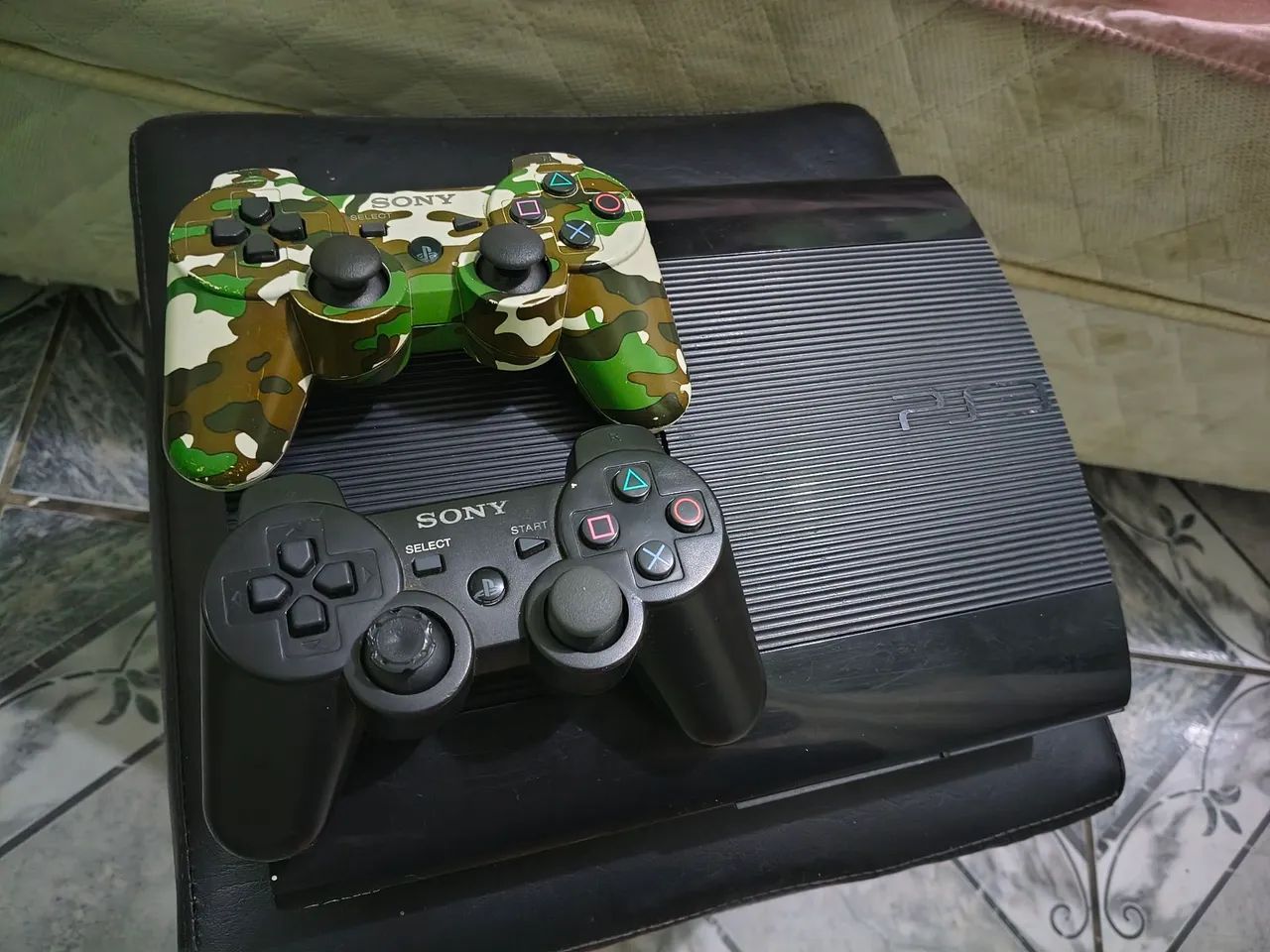Ps3 desbloqueado com 2 controles e 41 jogos no hd