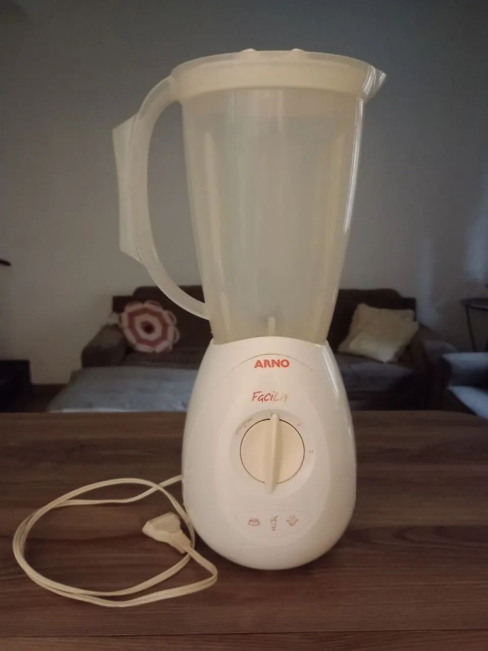 Used Arno Blender, 220 Volts R$ 50.00
220 Volts, 350 Watts, R$ 50.00