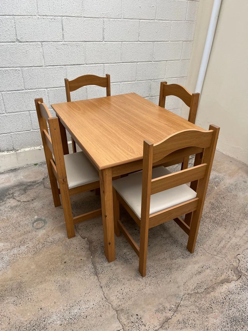 Mesa de jantar de 4 lugares