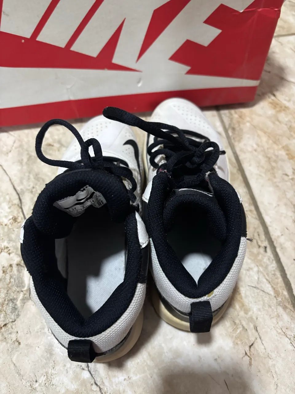 Tênis Nike original team hustle d7   - Foto 2