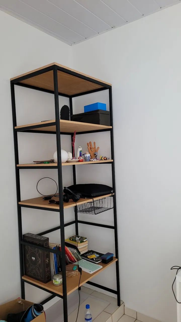 PRATELEIRA de livros