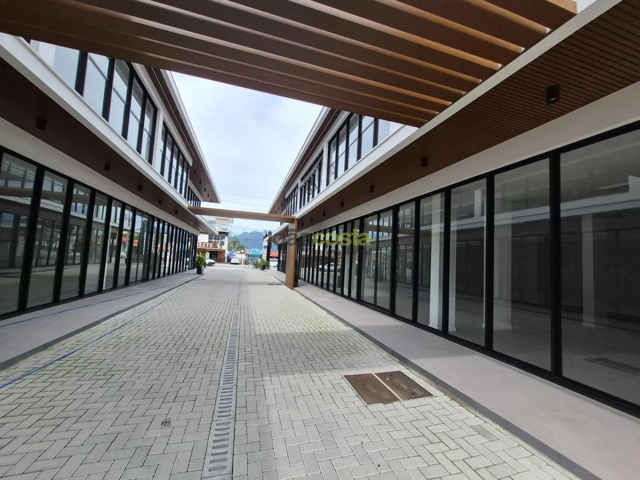 Loja para Locação em Aririu, Palhoça  85,77m² e 2 Banheiros