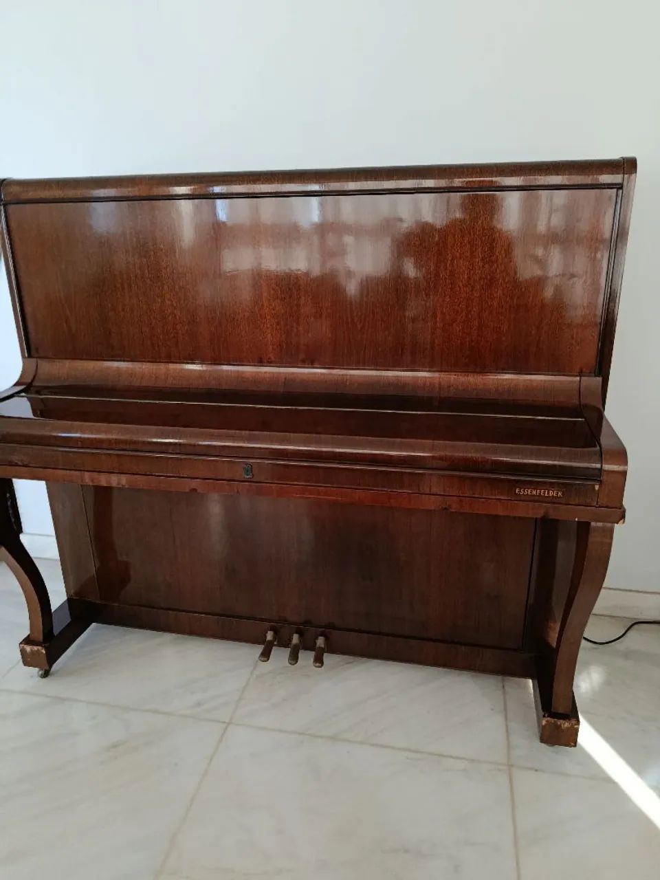Piano de parede Essenfilder