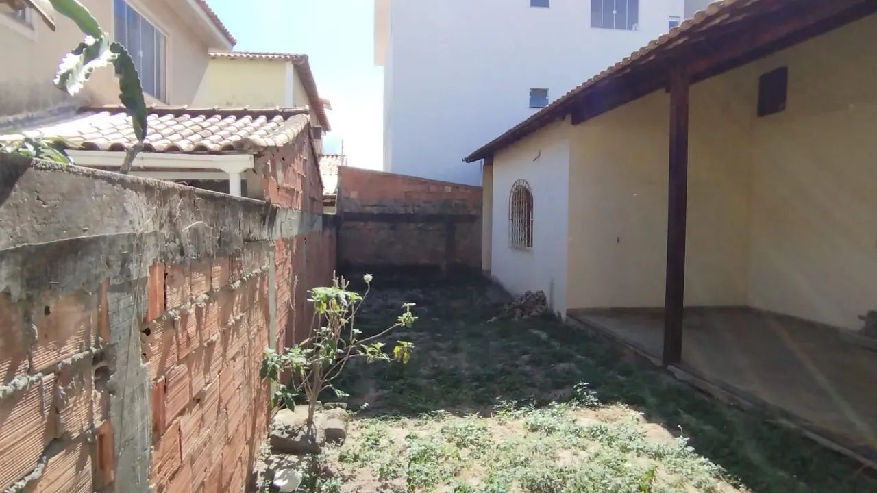 Mini chácara com dois quartos e vasto quintal - Foto 2