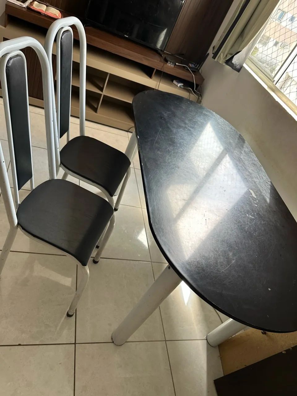 Mesa com 2 cadeiras 