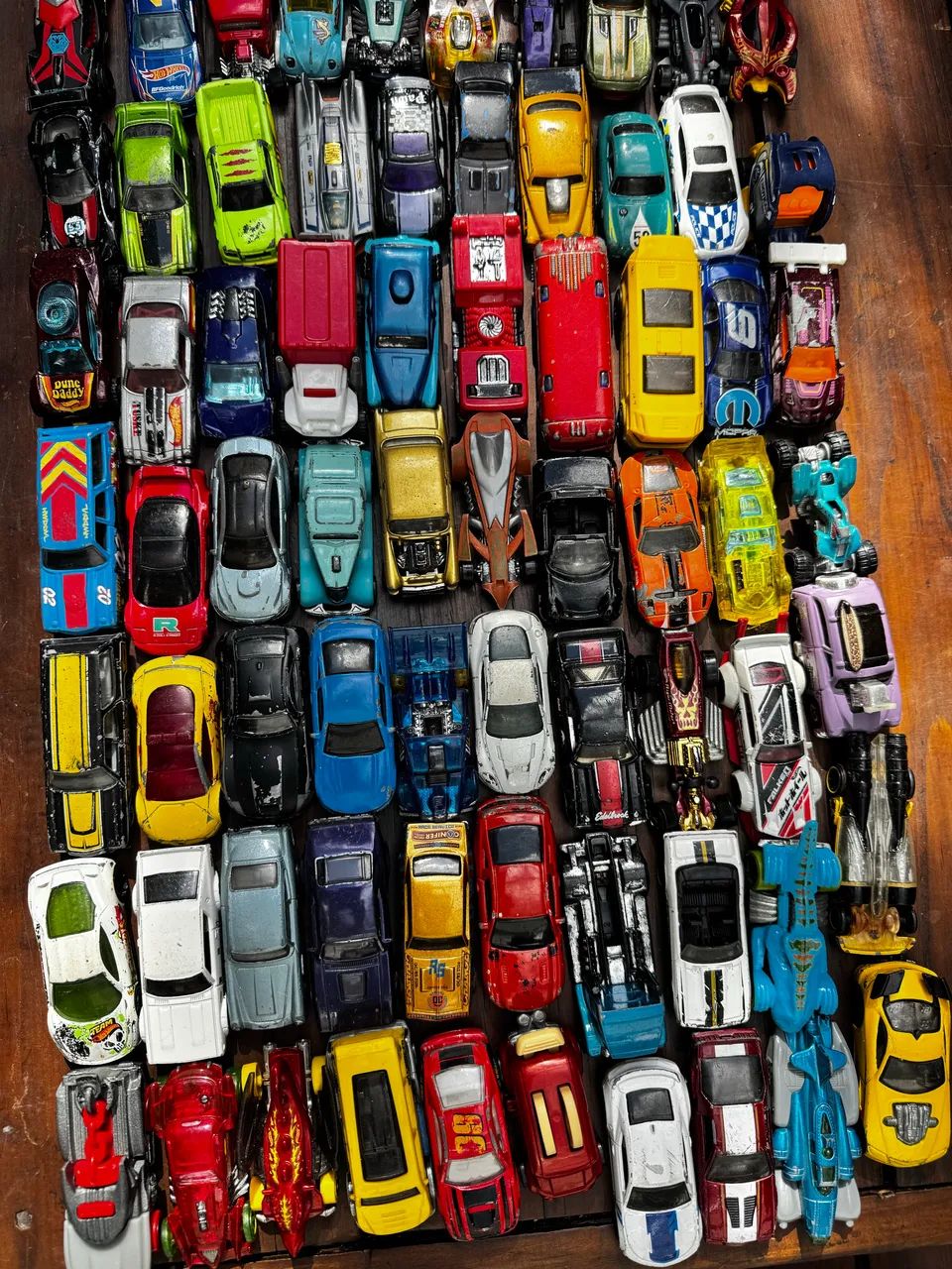 Lote com 100 carrinhos Hot Weels  - Foto 5