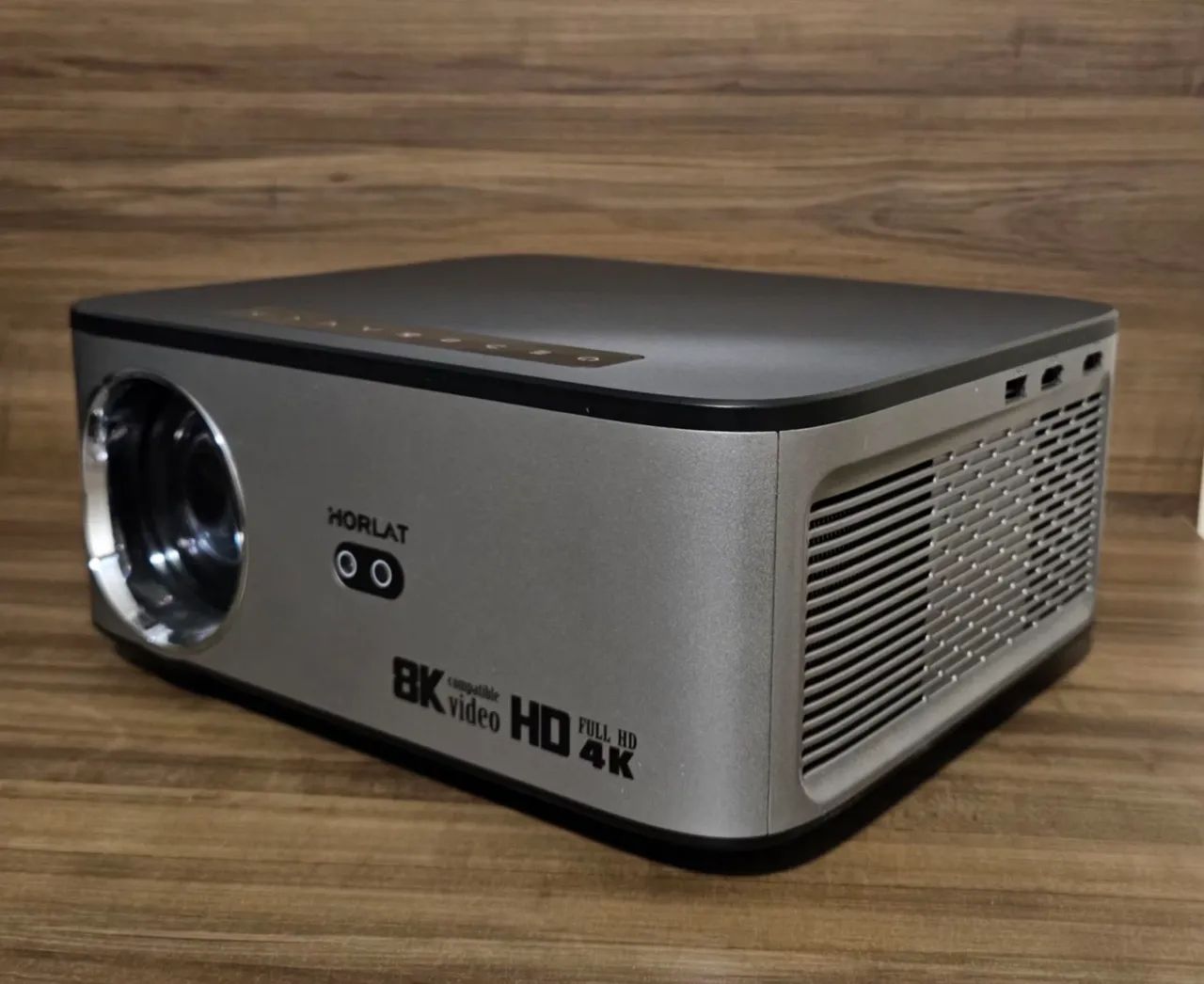 Firestik Tv + Projetor Hotlat T09 8k, com Wi-Fi e foco automático 