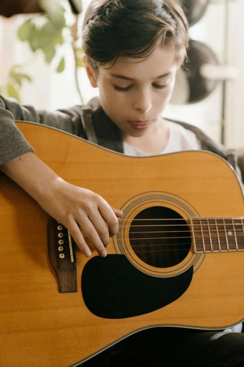 AULAS DE VIOLÃO PARA CRIANÇAS E ADULTOS  - Foto 3