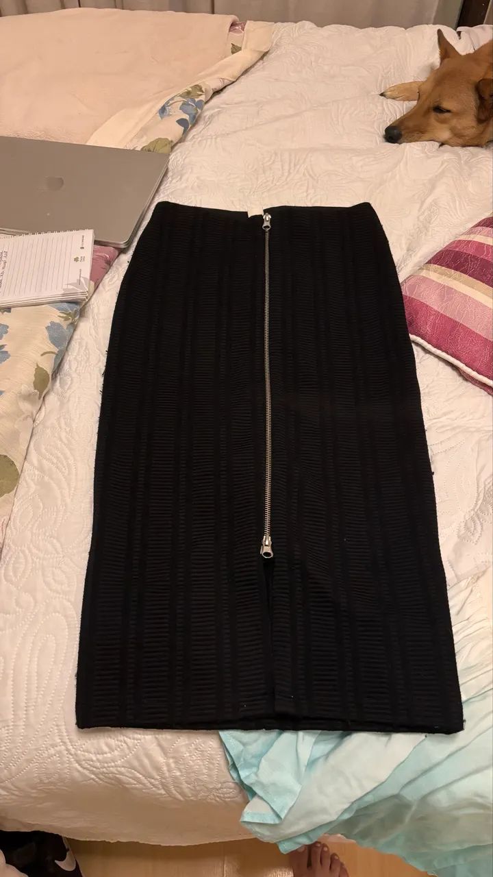 Saia lápis preta com elástico e zíper H&M