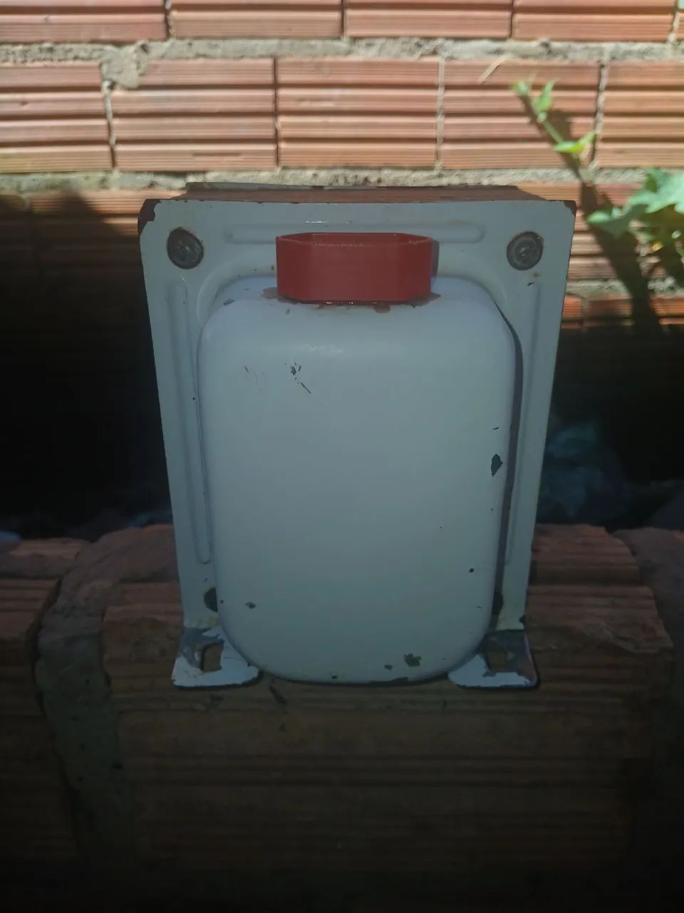 VENDE-SE UM TRANSFORMADOR DE ENERGIA 
