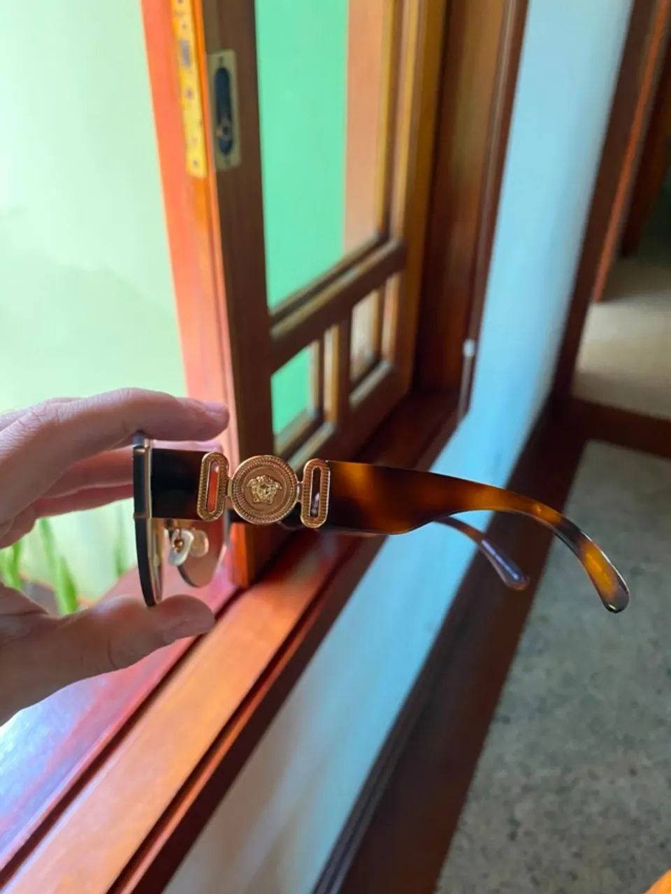 Óculos de sol feminino Versace VE2224  - Foto 4