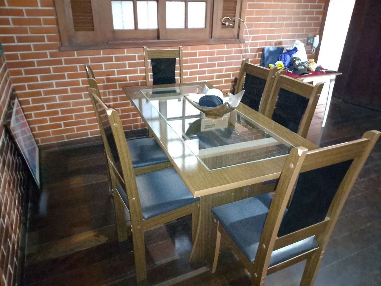 Mesa salá de jantar com seis cadeiras 