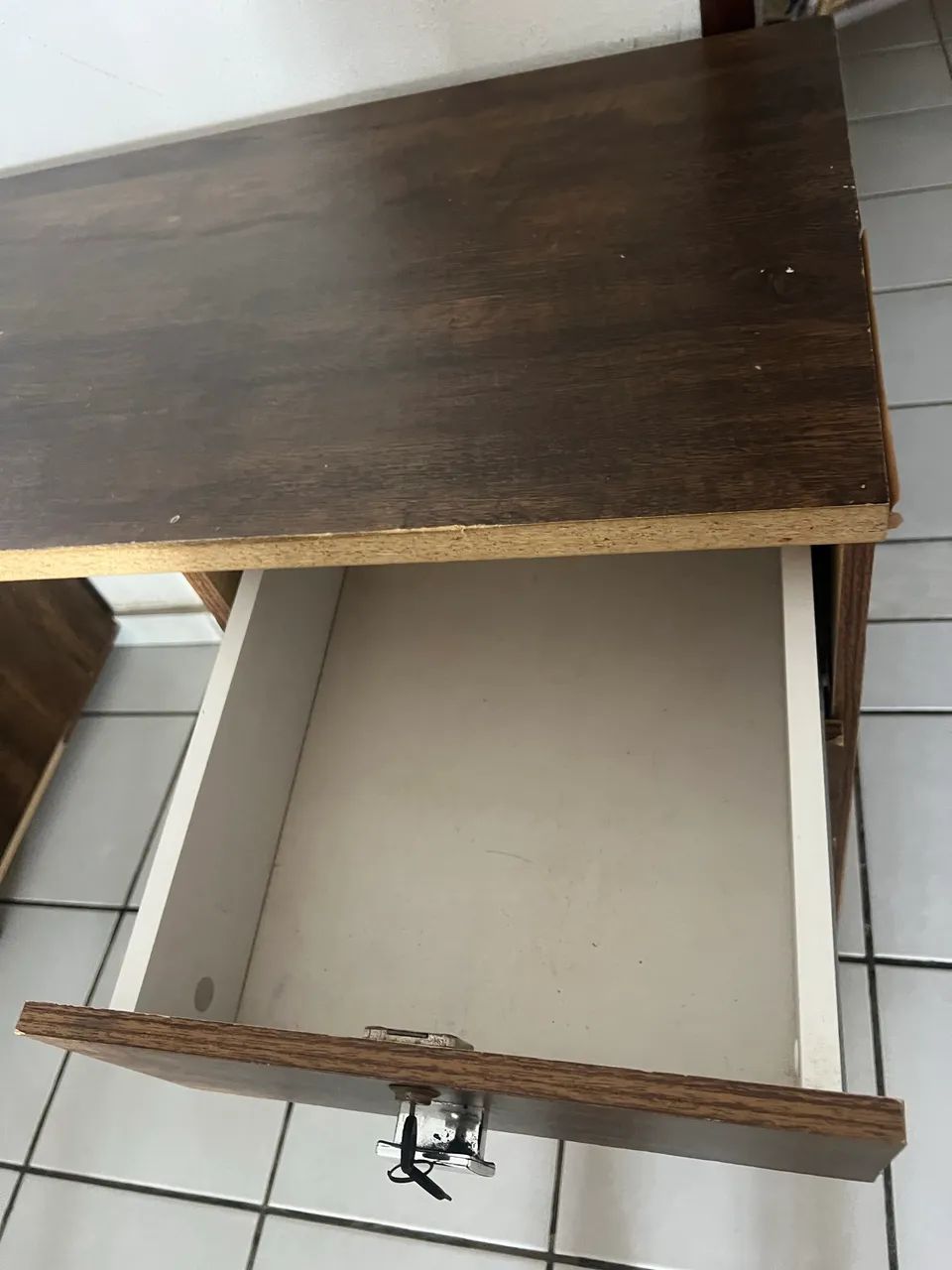 Escrivaninha com gavetas  - Foto 2