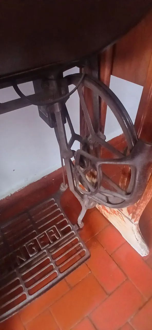 Maquina de costura singer - doméstica pretinha  - Foto 4